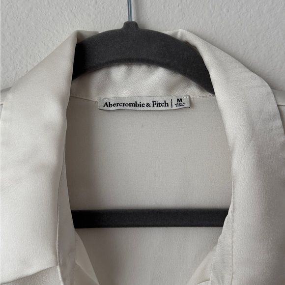 Abercrombie & Fitch cropped satin shirt - size M - Picture 2 of 4